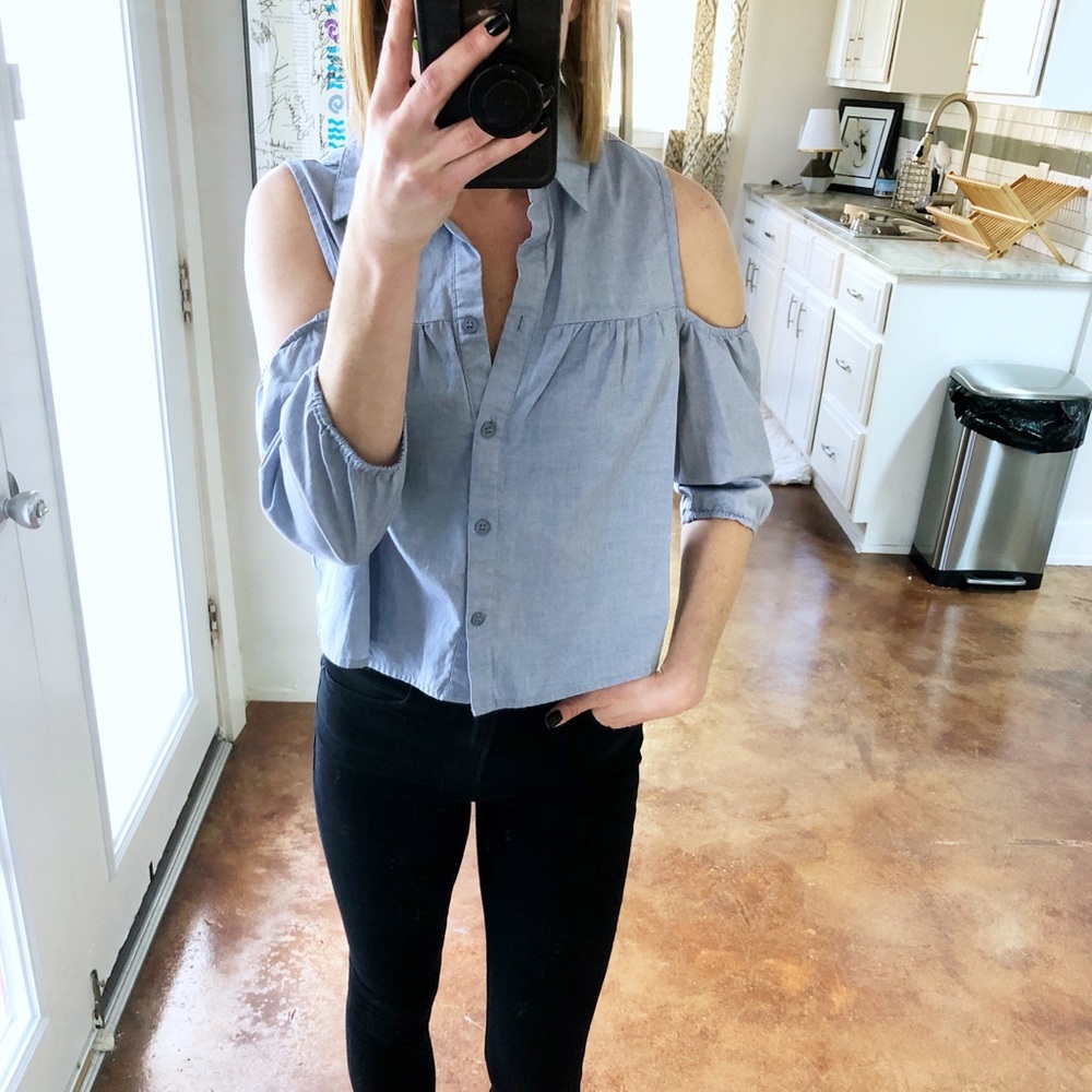 ✨Casting L.A. Cold Shoulder Chambray Crop Top